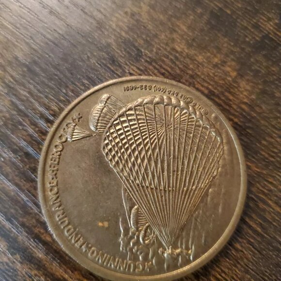 18th / XVIII Airborne Corps Vintage 1983 Army Challenge Coin / Gold Plated - Picture 14 of 14